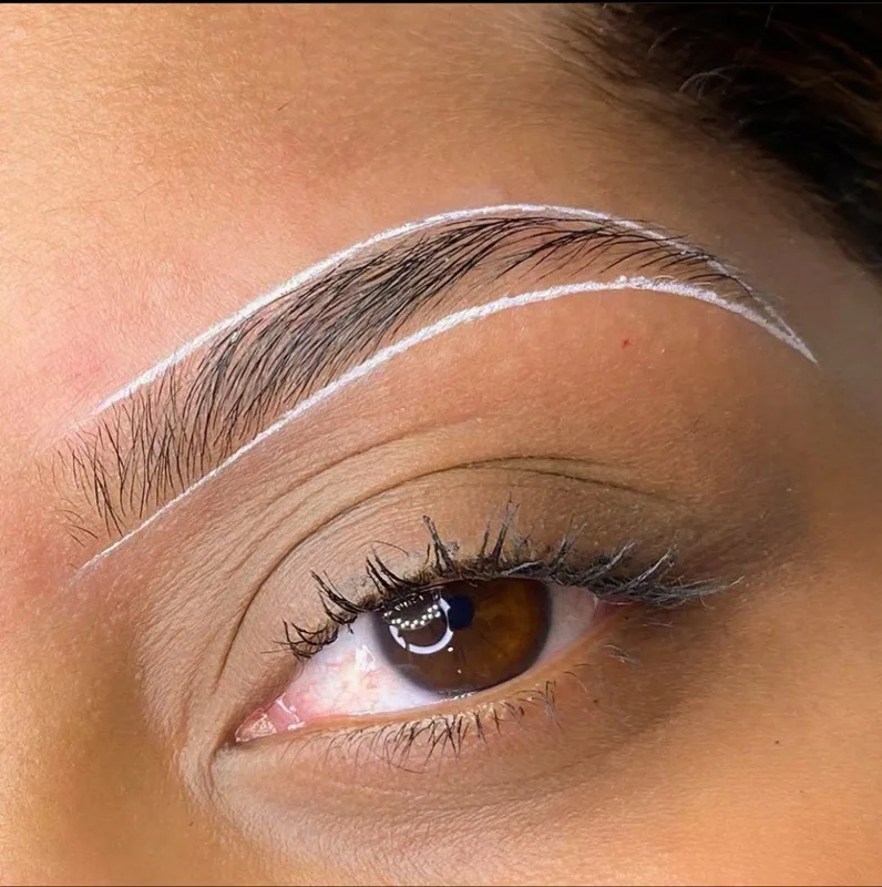 Eyebrow threading at Anima Beauty in Amsterdam West